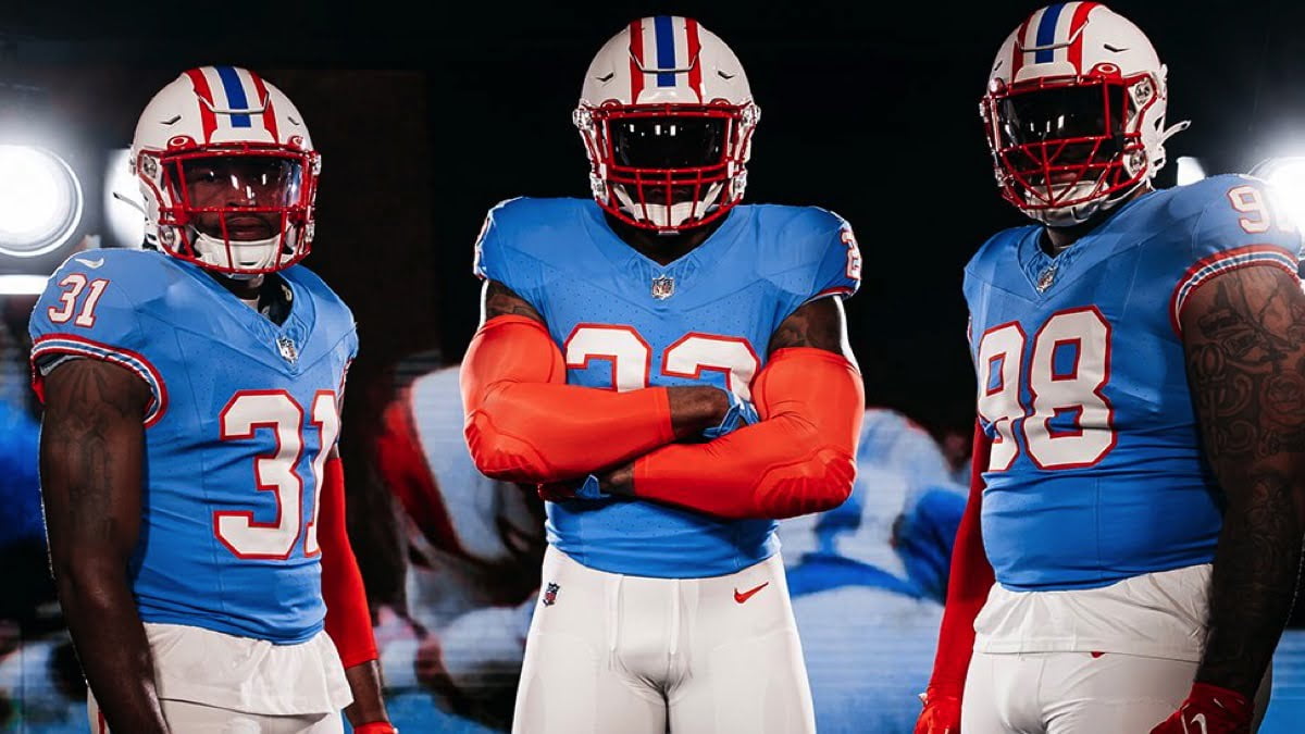 3 Titans pose in the team's Oilers throwbacks