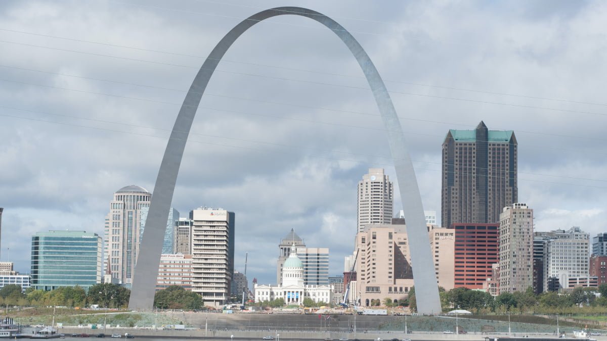 A photo of the St. Louis skyline