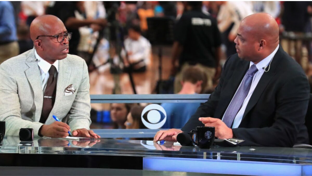 Photo of Kenny Smith and Charles Barkley