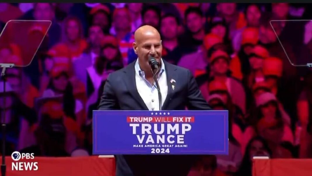 A photo of Sid Rosenberg speaking at a rally for Donald Trump