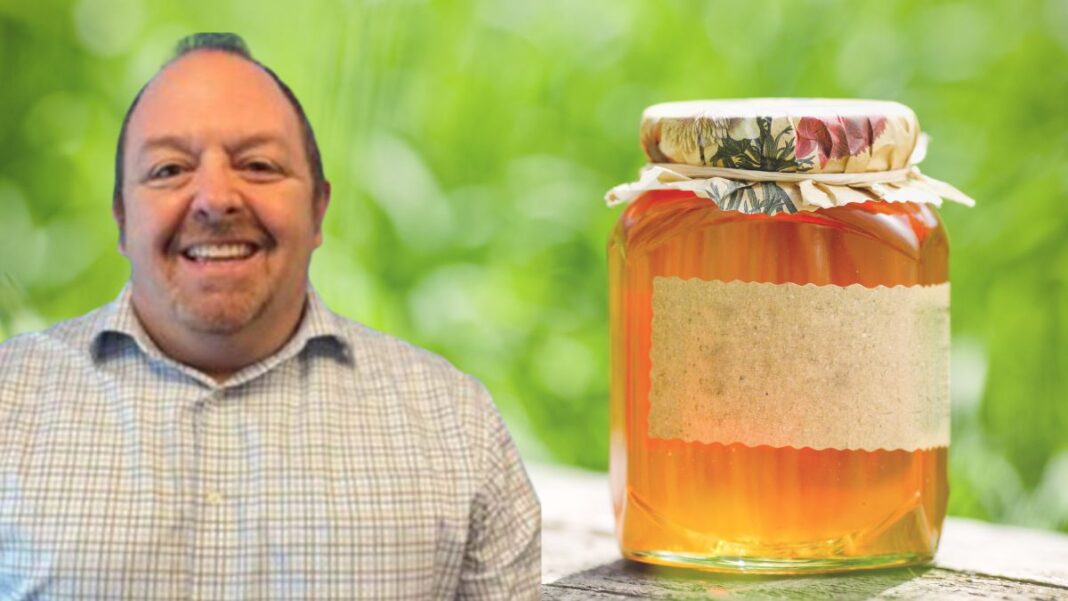 Photo of Dean Canter and a jar of honey